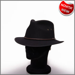 Black hat in anti-crease wool felt with breathable holes