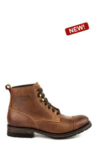 Cognac lace-up boot